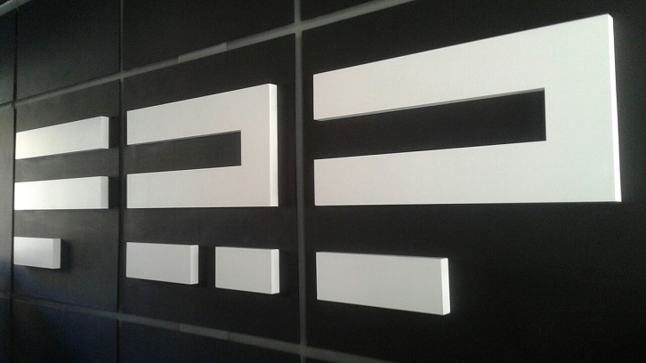 Объемные буквы в интерьере студии FRP фото