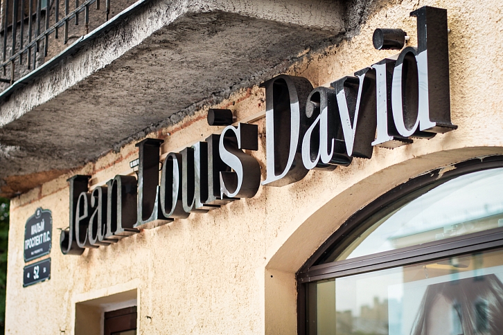 Изготовление объемных букв с контражурной подсветкой для салона красоты "Jean Louis David"